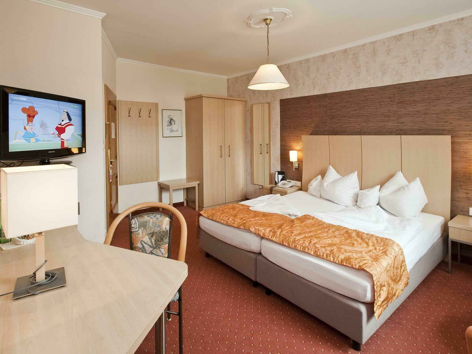 Hotel Hollweger Санкт Гильген Экстерьер фото