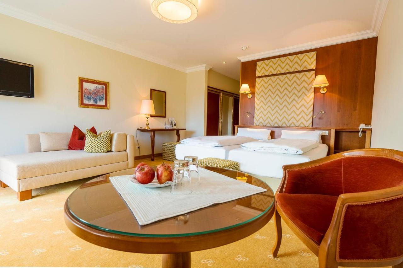 Hotel Hollweger Санкт Гильген Экстерьер фото